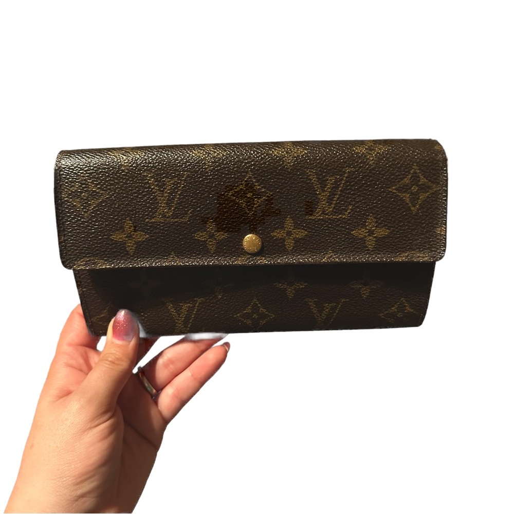 Louis Vuitton wallet- AUTHENTIC-good condition-